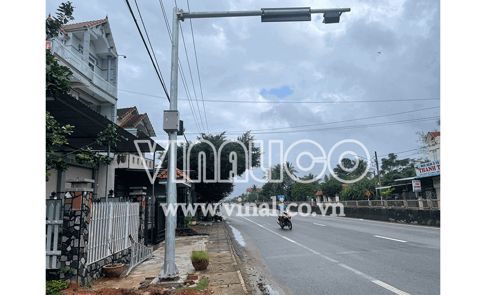 Đơn vị thi công trụ đèn tín hiệu chớp vàng uy tín