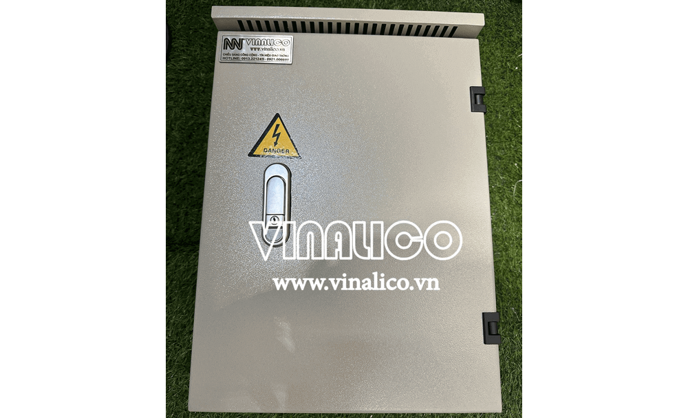 Tủ điều khiển tín hiệu đèn chớp vàng sử dụng điện lưới